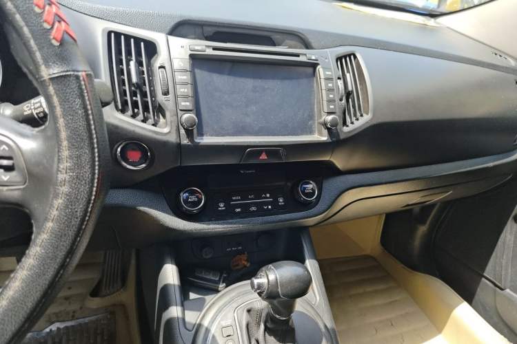 Used Kia Sportage R 2014 2.0L Automatic Two-Wheel Drive Premium Trim Audio And AC Panel