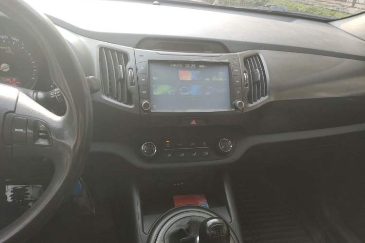 Used Kia Sportage R 2014 2.0L Manual Two-Wheel Drive GL Trim Audio And AC Panel