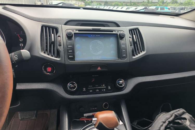 Used Kia Sportage R 2014 2.0L Automatic Two-Wheel Drive GLS Trim Audio And AC Panel
