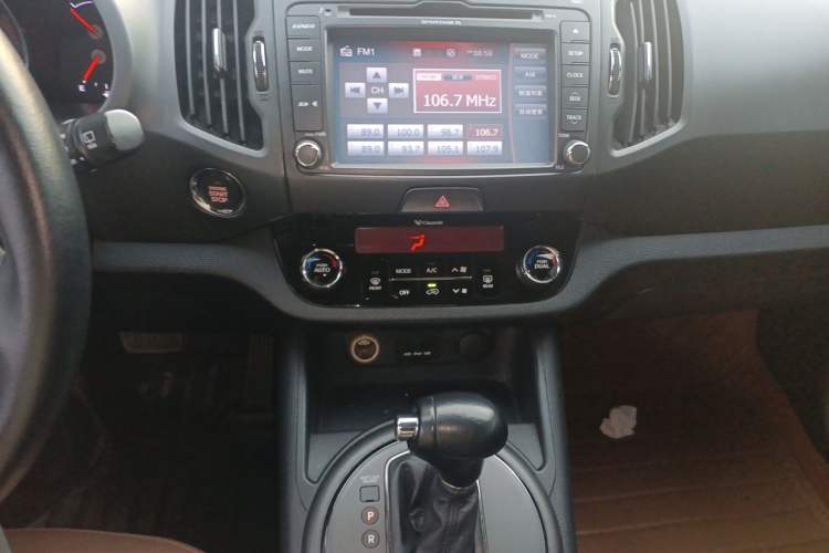 Used Kia Sportage R 2014 2.0L Automatic Two-Wheel Drive GLS Trim Audio And AC Panel