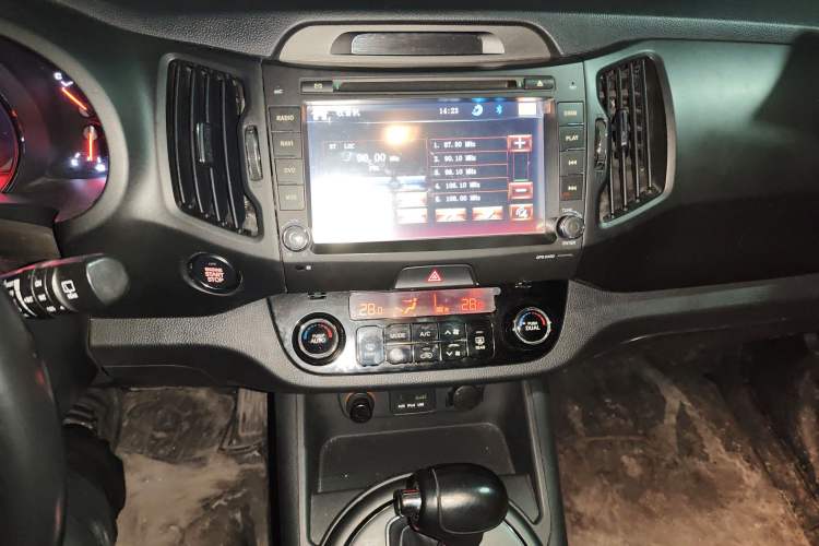 Used Kia Sportage R 2014 2.0L Automatic Two-Wheel Drive GLS Trim Audio And AC Panel