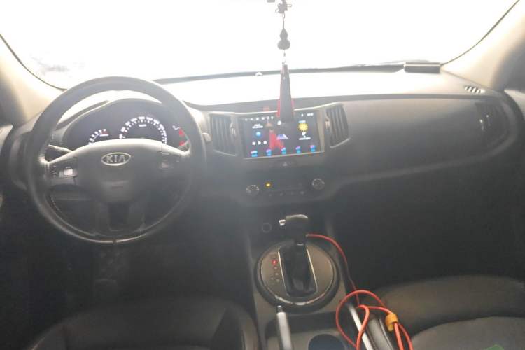 Used Kia Sportage R 2014 2.0L Automatic Two-Wheel Drive GL Center Console