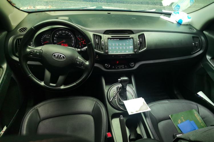 Used Kia Sportage R 2014 2.0L Automatic Two-Wheel Drive GLS Trim Center Console