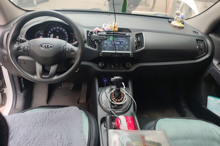 Used Kia Sportage R 2014 2.0L Automatic Two-Wheel Drive GL Center Console