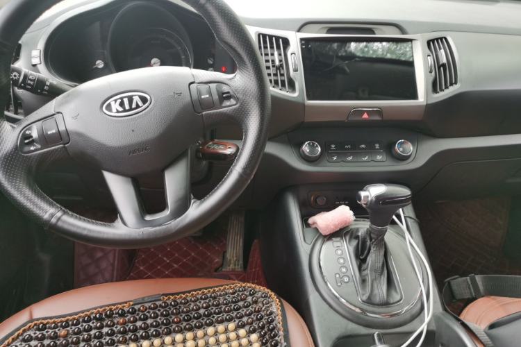 Used Kia Sportage R 2014 2.0L Automatic Two-Wheel Drive GL Center Console