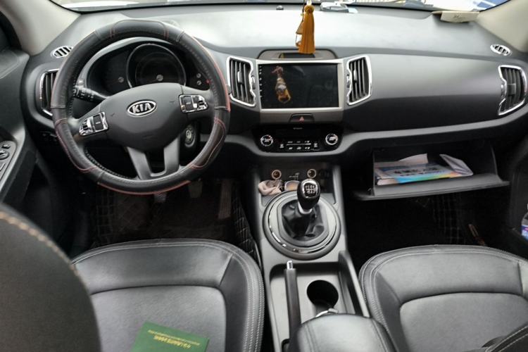 Used Kia Sportage R 2014 2.0L Manual Two-Wheel-Drive GLS Center Console