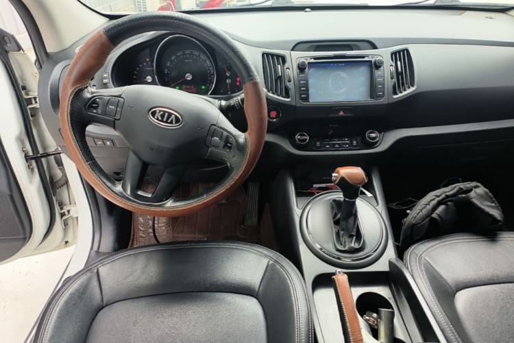 Used Kia Sportage R 2014 2.0L Automatic Two-Wheel Drive GLS Trim Center Console