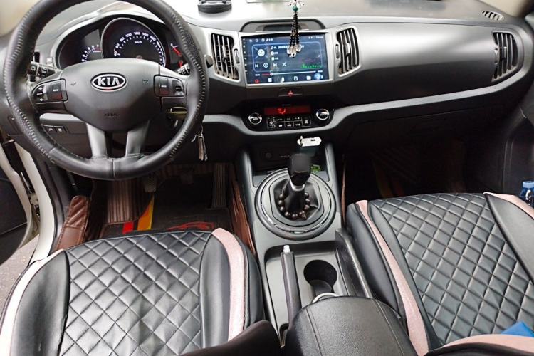 Used Kia Sportage R 2014 2.0L Manual Two-Wheel-Drive GLS Center Console