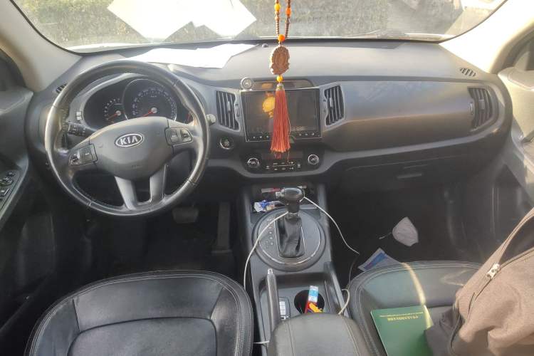 Used Kia Sportage R 2014 2.0L Automatic Two-Wheel Drive DLX Center Console