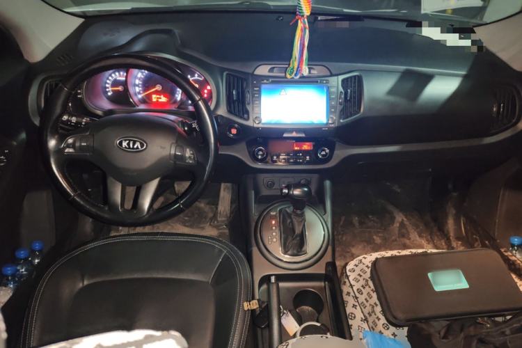 Used Kia Sportage R 2014 2.0L Automatic Two-Wheel Drive GLS Trim Center Console