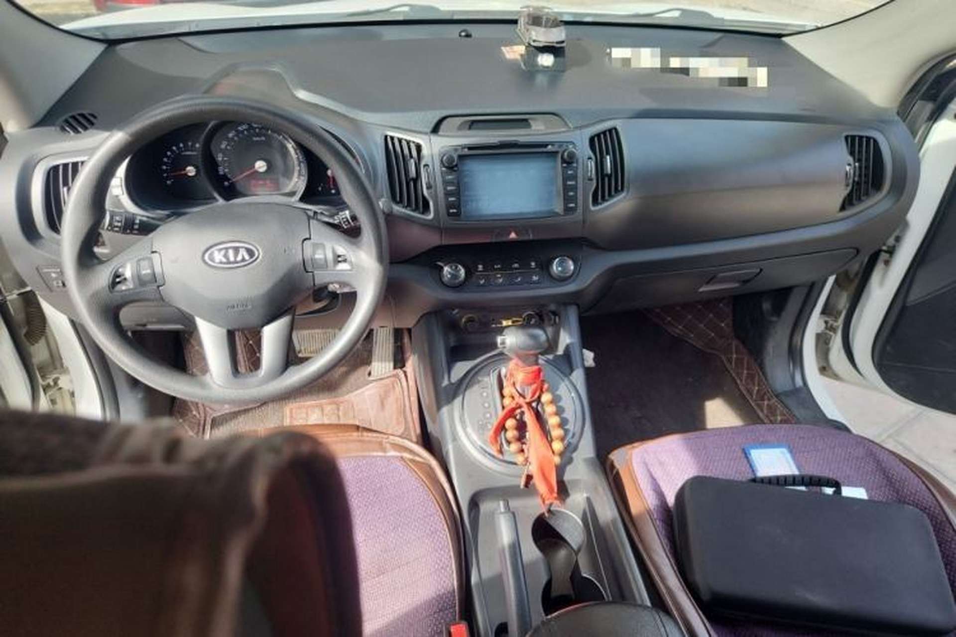 Used Kia Sportage R 2014 2.0L Automatic Two-Wheel Drive GL Center Console