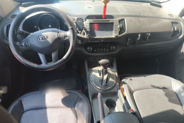 Used Kia Sportage R 2014 2.0L Automatic Two-Wheel Drive DLX Center Console