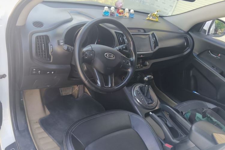 Used Kia Sportage R 2014 2.0L Automatic Two-Wheel Drive GLS Trim Center Console