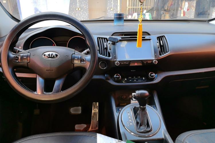 Used Kia Sportage R 2014 2.0L Automatic Two-Wheel Drive Premium Special Center Console