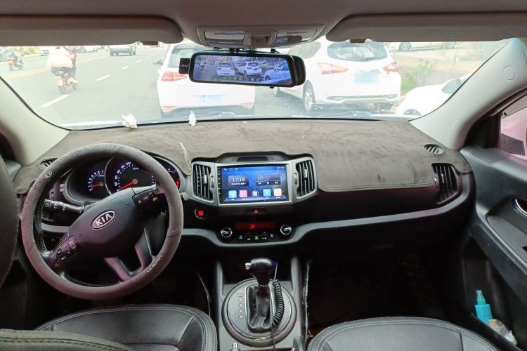 Used Kia Sportage R 2014 2.0L Automatic Two-Wheel Drive GLS Trim Center Console