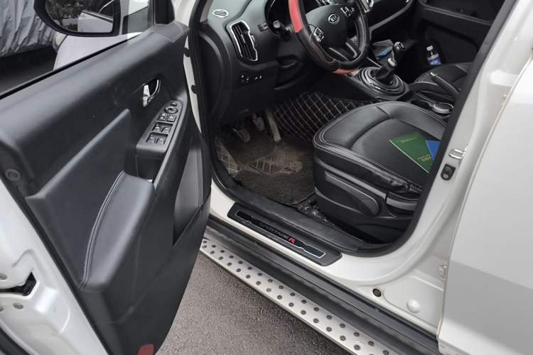 Used Kia Sportage R 2014 2.0L Manual Two-Wheel-Drive GLS Driver Seat
