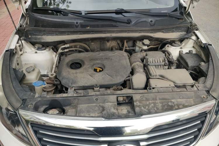 Used Kia Sportage R 2014 2.0L Manual Two-Wheel Drive GL Trim Engine Bay