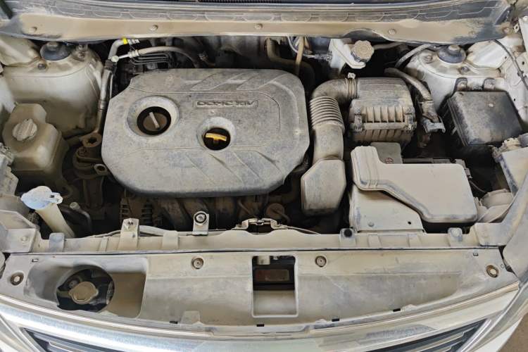 Used Kia Sportage R 2014 2.0L Manual Two-Wheel-Drive GLS Engine Bay