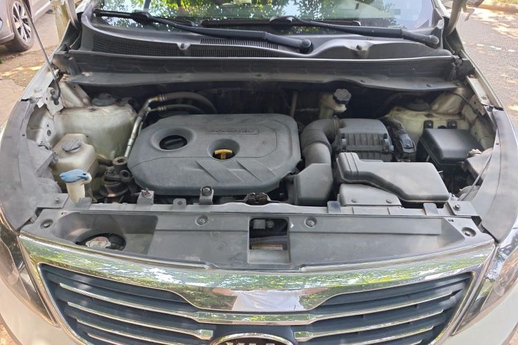 Used Kia Sportage R 2014 2.0L Automatic Two-Wheel Drive GLS Trim Engine Bay