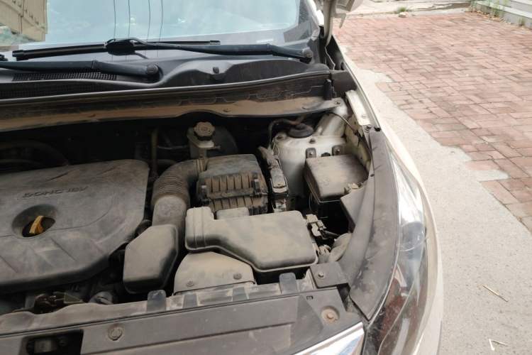 Used Kia Sportage R 2014 2.0L Automatic Two-Wheel Drive DLX Engine Bay Left