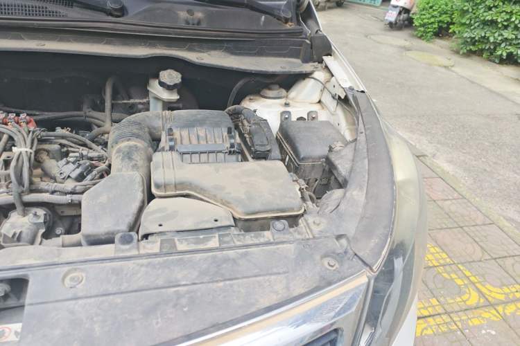 Used Kia Sportage R 2014 2.0L Automatic Two-Wheel Drive GLS Trim Engine Bay Left
