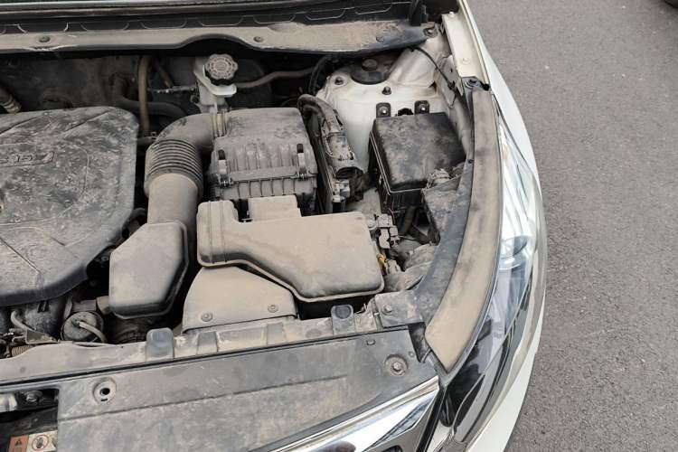 Used Kia Sportage R 2014 2.0L Manual Two-Wheel-Drive GLS Engine Bay Left
