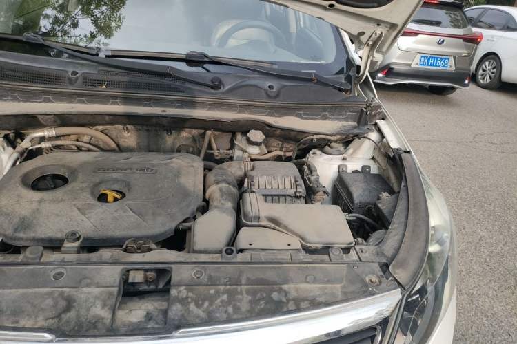 Used Kia Sportage R 2014 2.0L Manual Two-Wheel Drive GL Trim Engine Bay Left