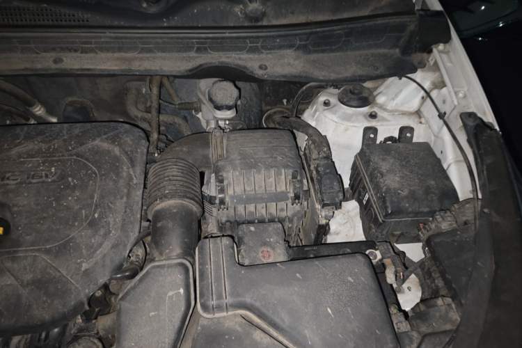 Used Kia Sportage R 2014 2.0L Automatic Two-Wheel Drive GLS Trim Engine Bay Left