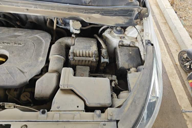 Used Kia Sportage R 2014 2.0L Manual Two-Wheel-Drive GLS Engine Bay Left