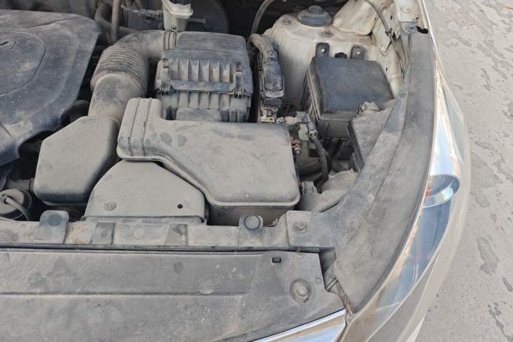 Used Kia Sportage R 2014 2.0L Automatic Two-Wheel Drive GLS Trim Engine Bay Left