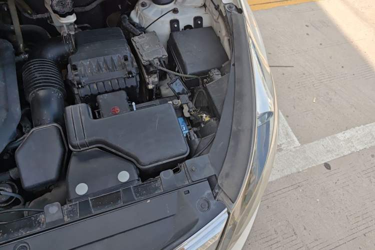 Used Kia Sportage R 2014 2.0L Manual Two-Wheel-Drive GLS Engine Bay Left