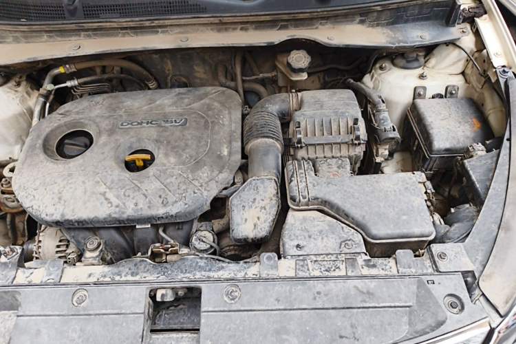 Used Kia Sportage R 2014 2.0L Manual Two-Wheel-Drive GLS Engine Bay Left