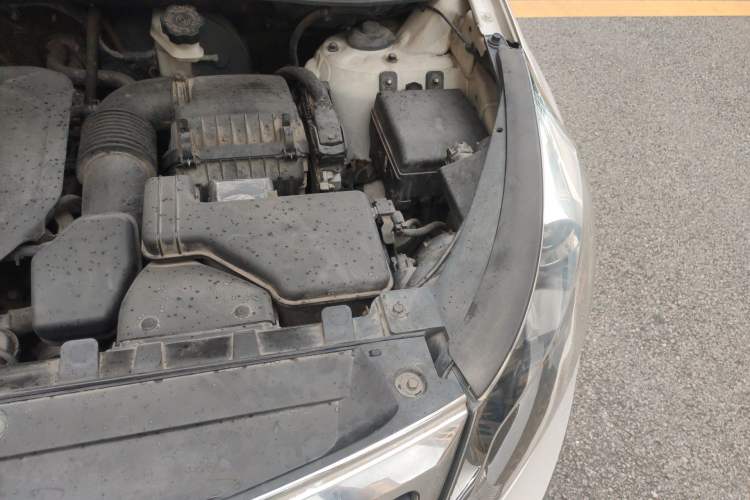 Used Kia Sportage R 2014 2.0L Automatic Two-Wheel Drive GLS Trim Engine Bay Left