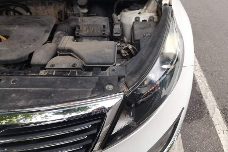 Used Kia Sportage R 2014 2.0L Automatic Two-Wheel Drive GLS Trim Engine Bay Left