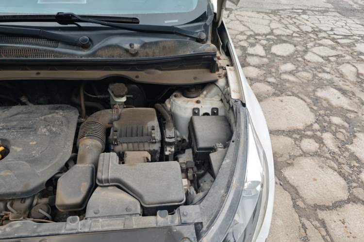 Used Kia Sportage R 2014 2.0L Automatic Two-Wheel Drive DLX Engine Bay Left