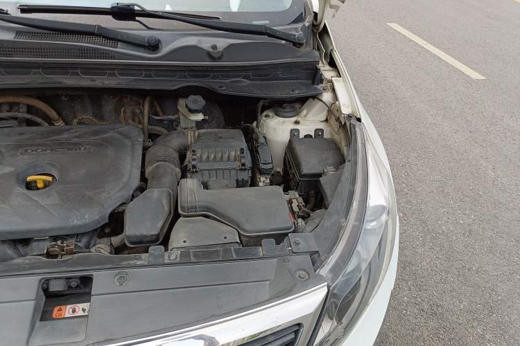 Used Kia Sportage R 2014 2.0L Automatic Two-Wheel Drive GLS Trim Engine Bay Left