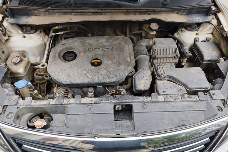 Used Kia Sportage R 2014 2.0L Manual Two-Wheel-Drive GLS Engine Bay
