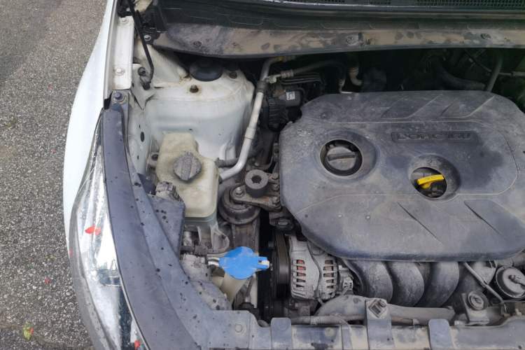 Used Kia Sportage R 2014 2.0L Automatic Two-Wheel Drive GLS Trim Engine Bay Right