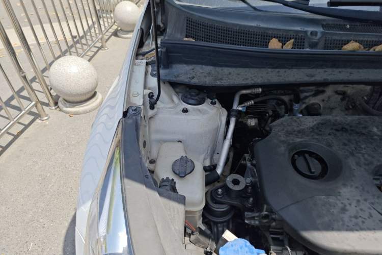 Used Kia Sportage R 2014 2.0L Automatic Two-Wheel Drive Premium Trim Engine Bay Right