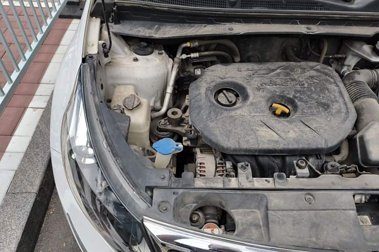 Used Kia Sportage R 2014 2.0L Manual Two-Wheel-Drive GLS Engine Bay Right