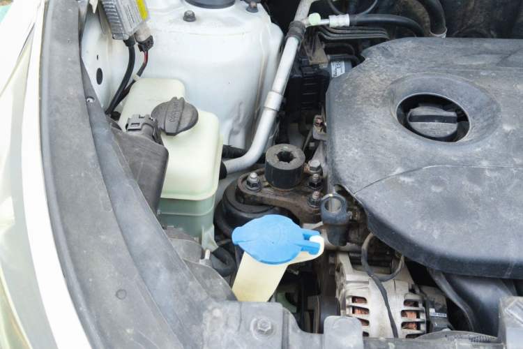 Used Kia Sportage R 2014 2.0L Automatic Two-Wheel Drive GLS Trim Engine Bay Right