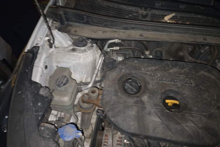 Used Kia Sportage R 2014 2.0L Automatic Two-Wheel Drive GLS Trim Engine Bay Right