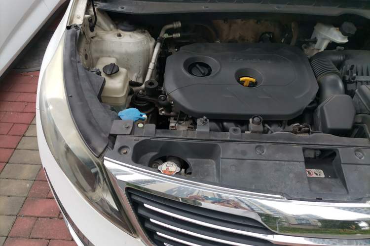 Used Kia Sportage R 2014 2.0L Automatic Two-Wheel Drive GLS Trim Engine Bay Right