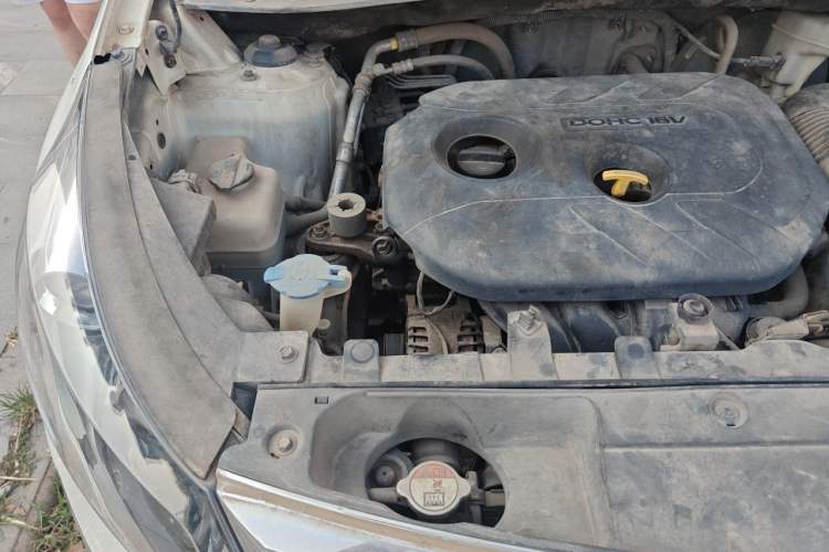 Used Kia Sportage R 2014 2.0L Automatic Two-Wheel Drive GLS Trim Engine Bay Right