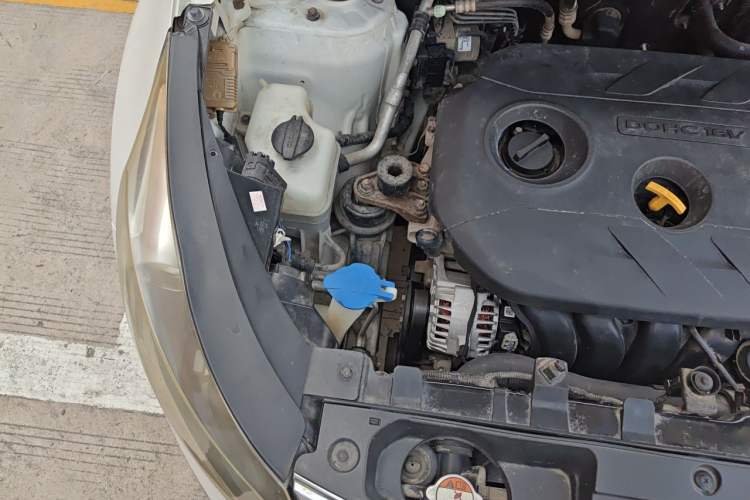 Used Kia Sportage R 2014 2.0L Manual Two-Wheel-Drive GLS Engine Bay Right