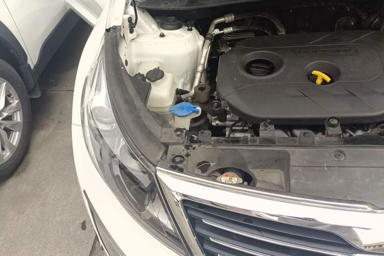 Used Kia Sportage R 2014 2.0L Automatic Two-Wheel Drive GLS Trim Engine Bay Right