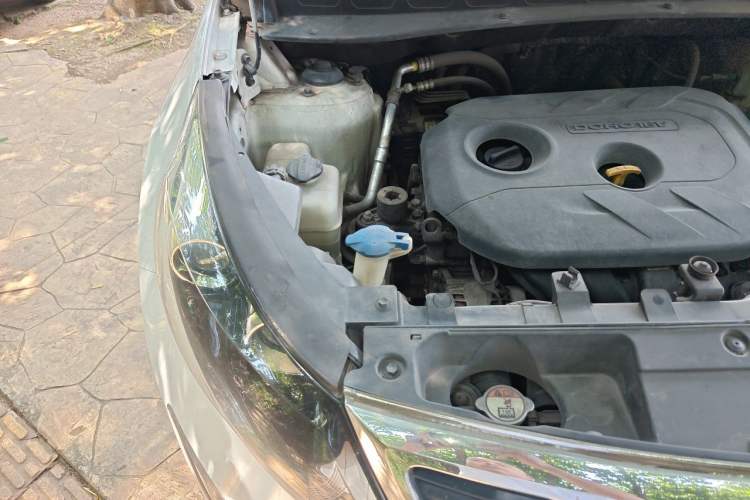 Used Kia Sportage R 2014 2.0L Automatic Two-Wheel Drive GLS Trim Engine Bay Right