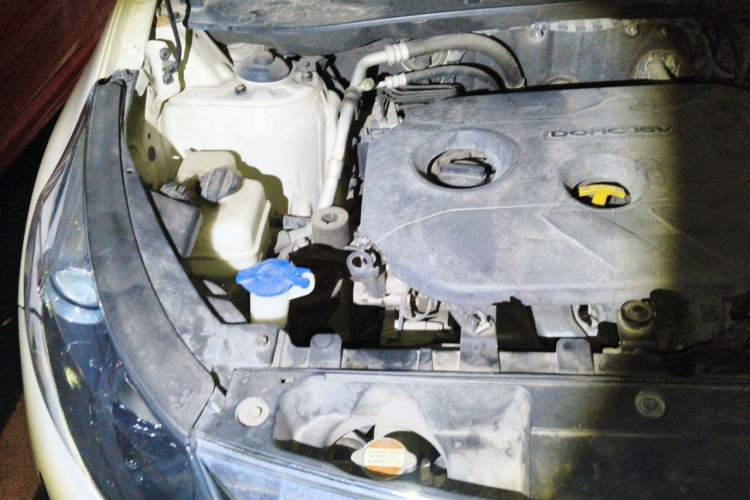 Used Kia Sportage R 2014 2.0L Automatic Two-Wheel Drive GLS Trim Engine Bay Right
