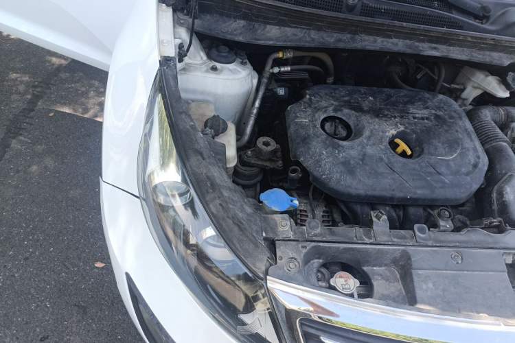 Used Kia Sportage R 2014 2.0L Automatic Two-Wheel Drive DLX Engine Bay Right