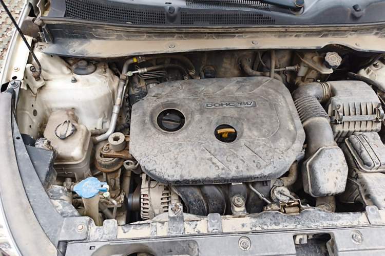 Used Kia Sportage R 2014 2.0L Manual Two-Wheel-Drive GLS Engine Bay Right